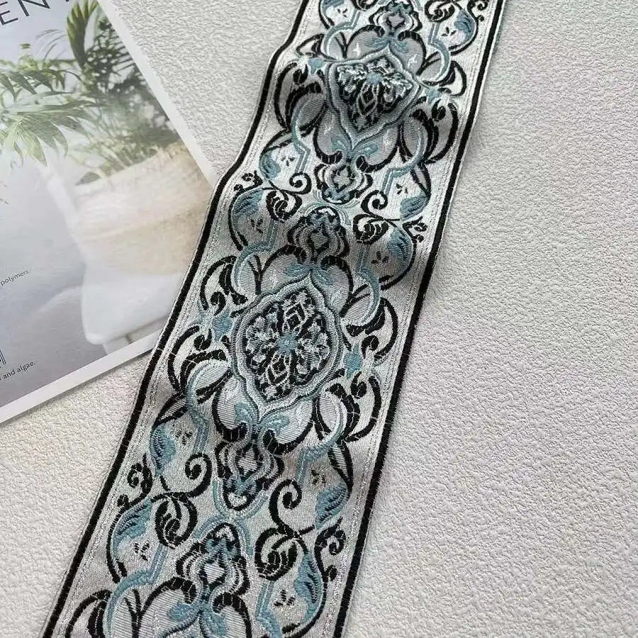 ruban brodé motif floral complexe élégant polyester coton bleu noir doré rose vert opaque