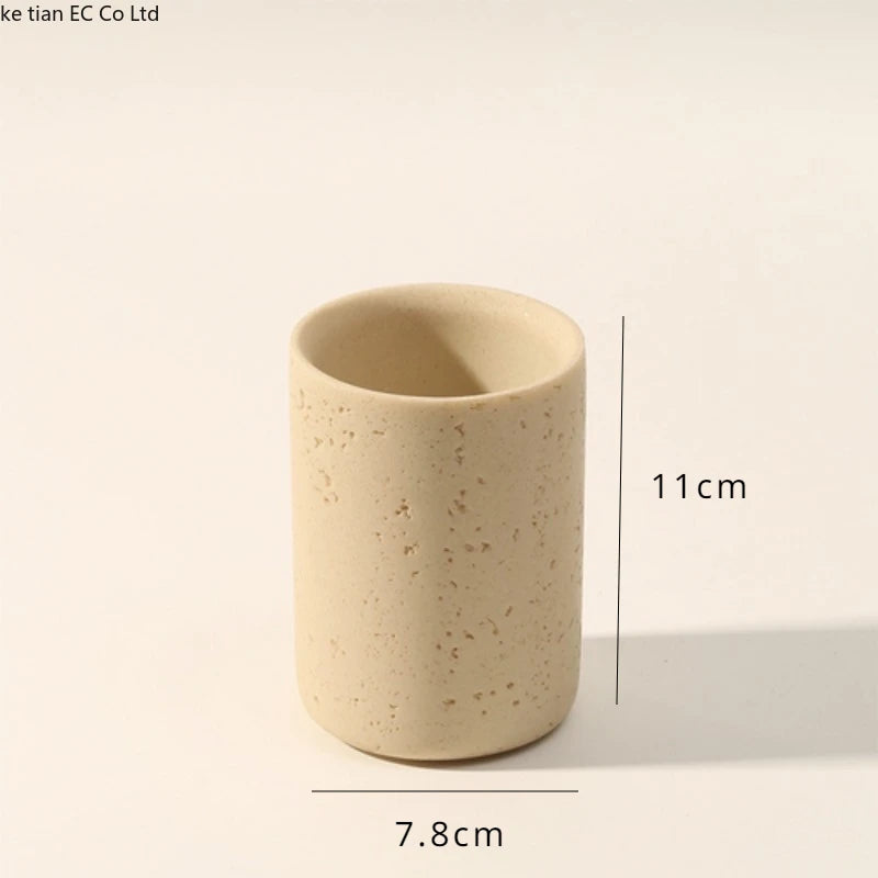 ensemble salle bain moderne beige clair brosse dents tube dentifrice distributeur savon tasses résine