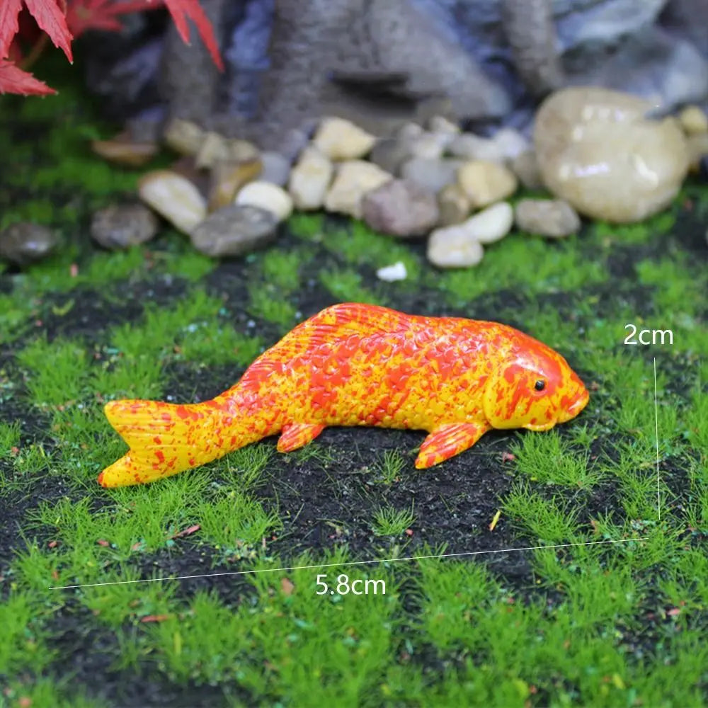 ornements poissons koi résine rouge orange bleu blanc réaliste decoration extérieure jardin statues diy