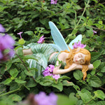 statuette fée dormante résine ailes translucides robe ondulée cheveux bouclés couleur verte bleu clair