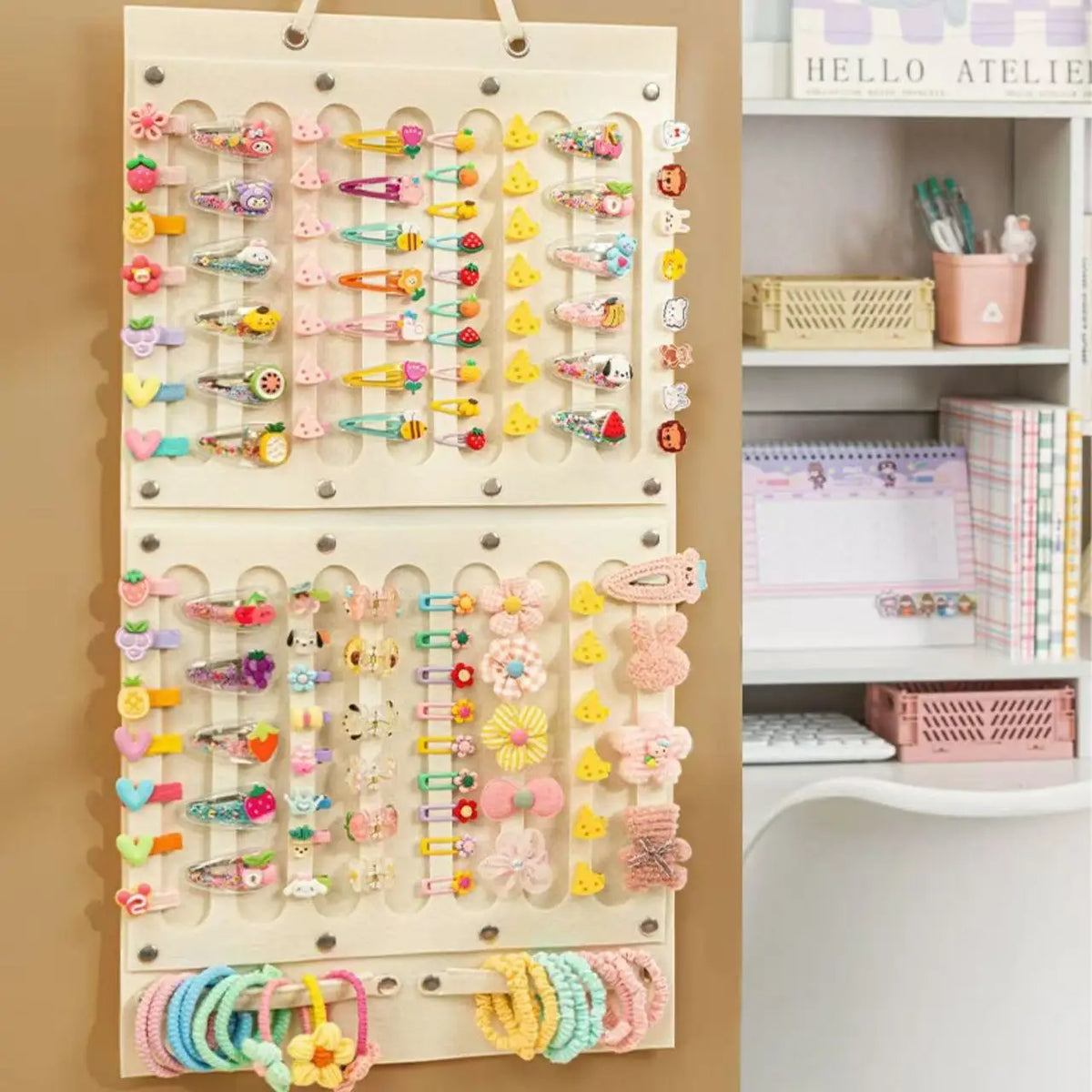 rangement mural blanc porte accessoires cheveux clips élastiques rubans décor modernes praticiens