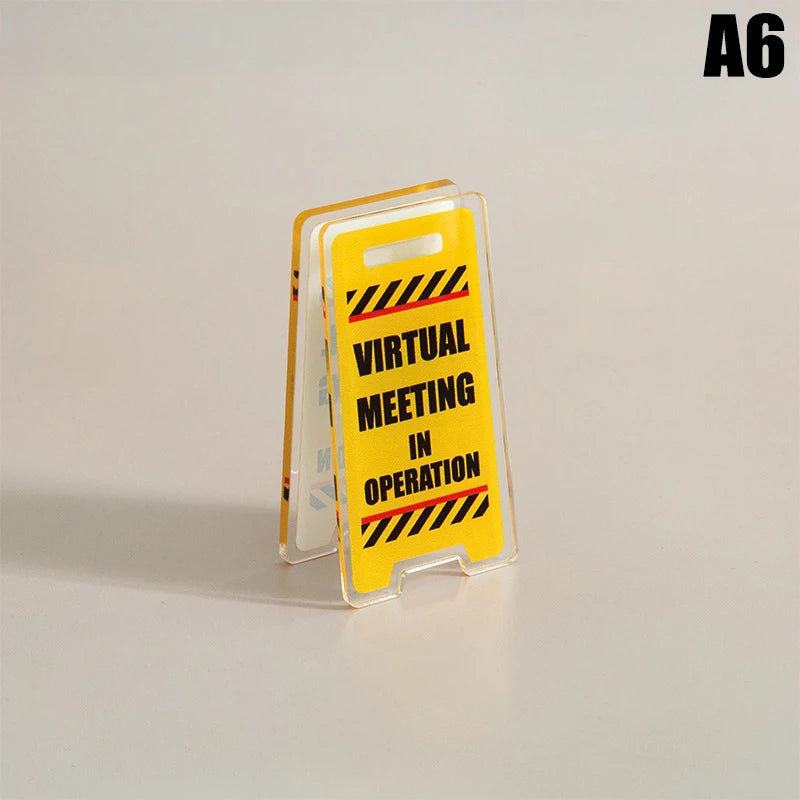 décoration humour panneau signalisation jaune noir transparent chantier leave me alone busy senior moment