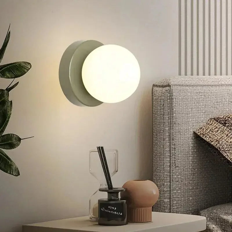 applique murale moderne sphère translucide vert olive beige rose rouge noir