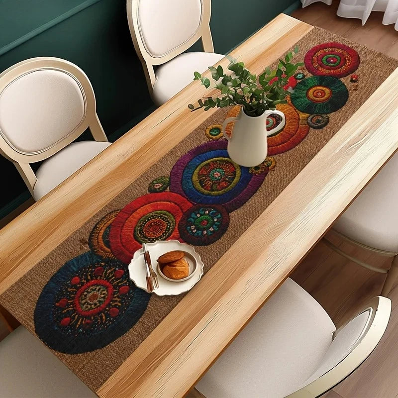 chinois bohème multicolore motifs circulaires brodés table bois clair saisonnière