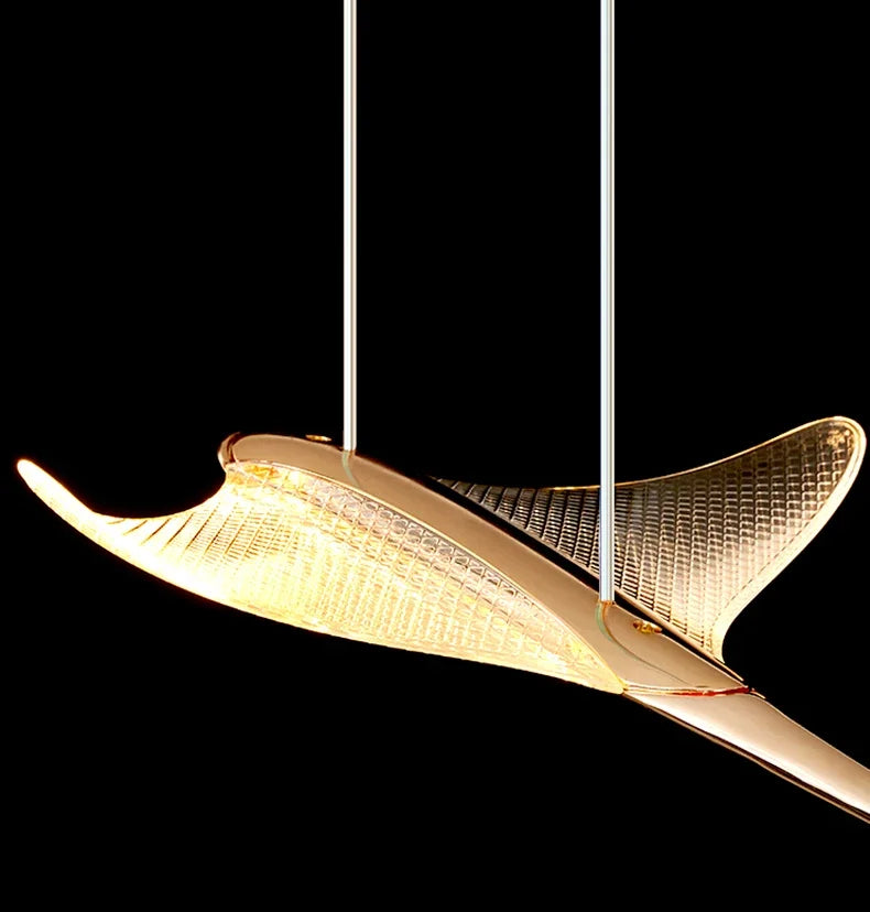 suspension lumineuse or oiseaux stylisés contemporaine minimaliste salon chaînes fixations métal lumière blanche chambre