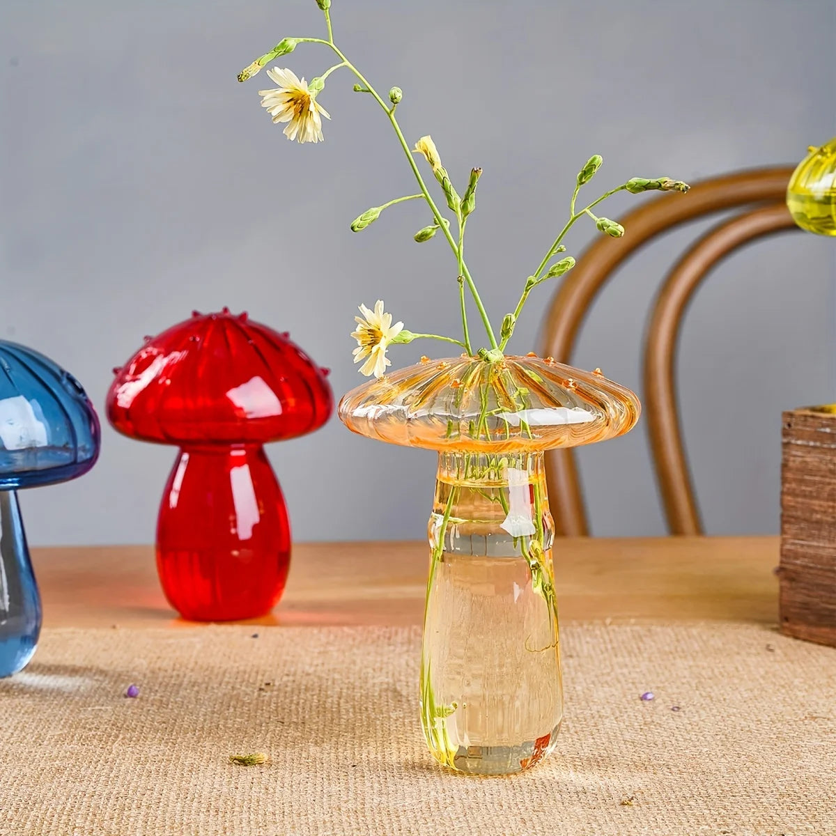 vase moderne transparent champignons colorés orange rouge bleu vert reflets