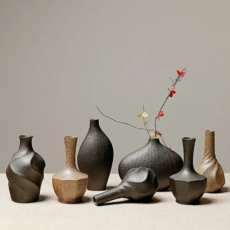 petit vase céramique artisanale décoratif gris marron texture rugueuse fleur artificielle maison moderne