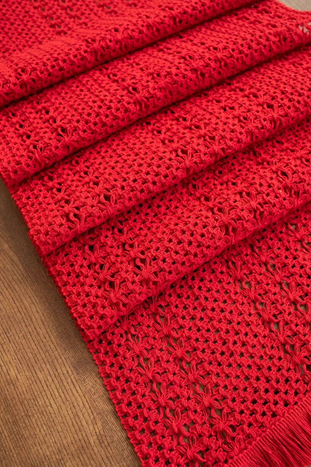 chemin table rouge crocheté motifs floraux décoration maison salle manger traditionnelle large