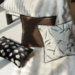 coussin deco fausse fourrure motif geometrique noir blanc nordique contemporain canape voiture