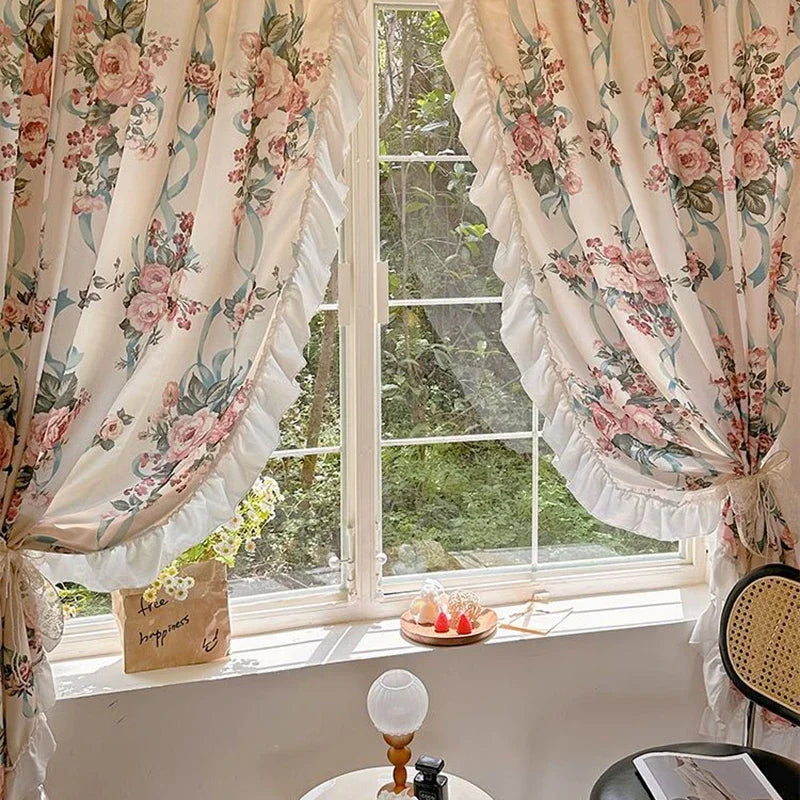 rideau fleurs roses bleues rubans blancs maison moderne