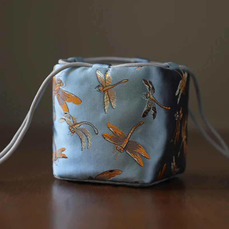 sac main voyage bleu clair broderie libellules dorées classique pliable respectueux environnement coton organiser