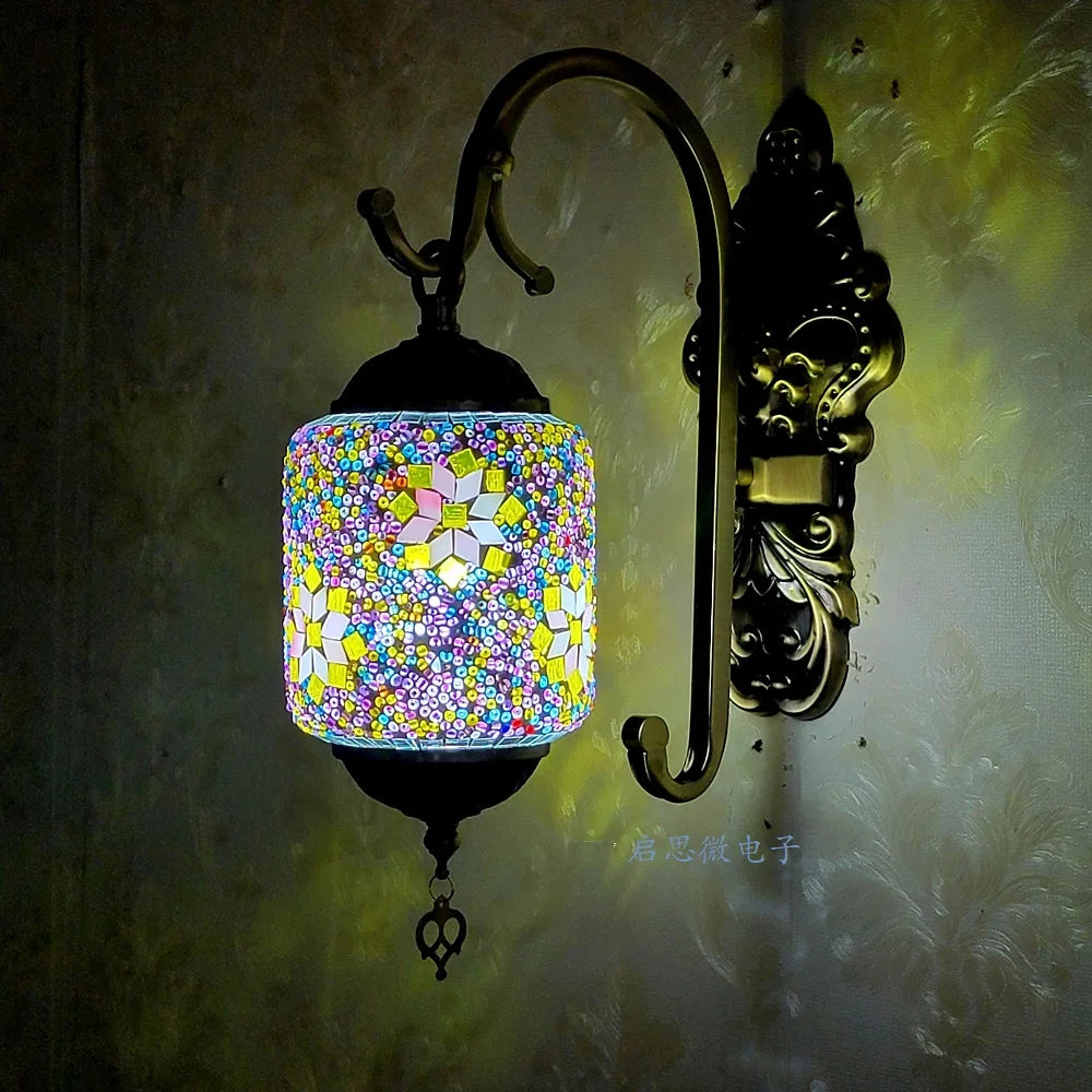 Détail de la mosaïque de verre primaire sur l'applique murale