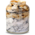Détail de la texture marbrée du vase en verre soufflé