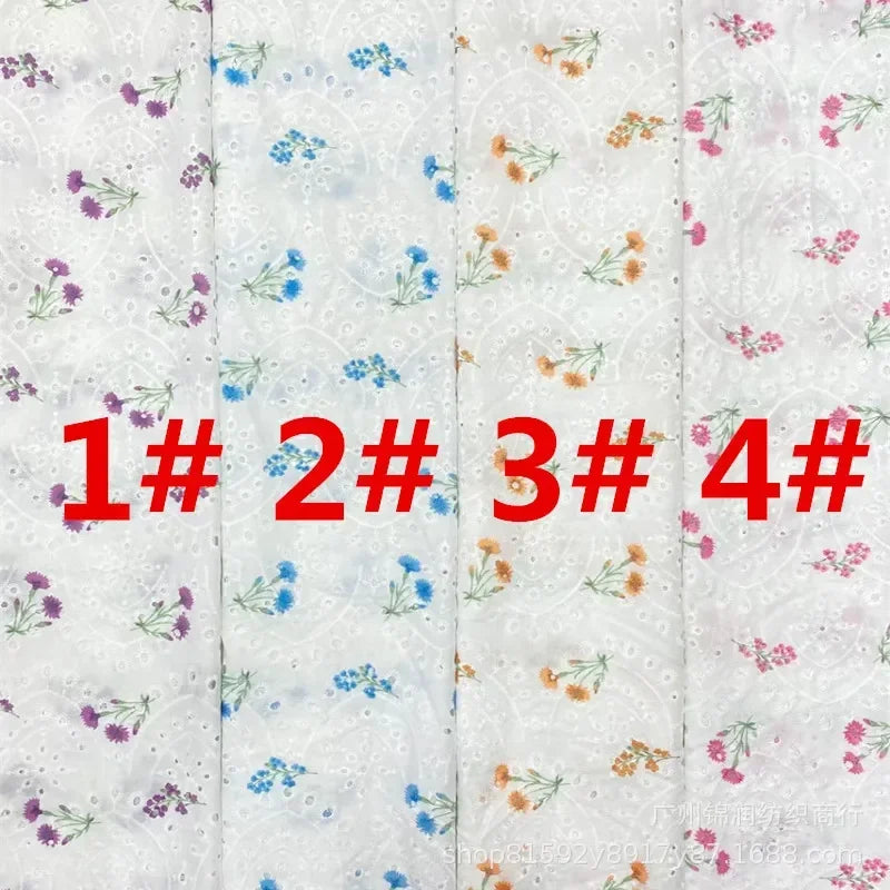 tissu brodé fleurs colorées fond blanc motifs géométriques opacité traditionnel robe chemisier rideau