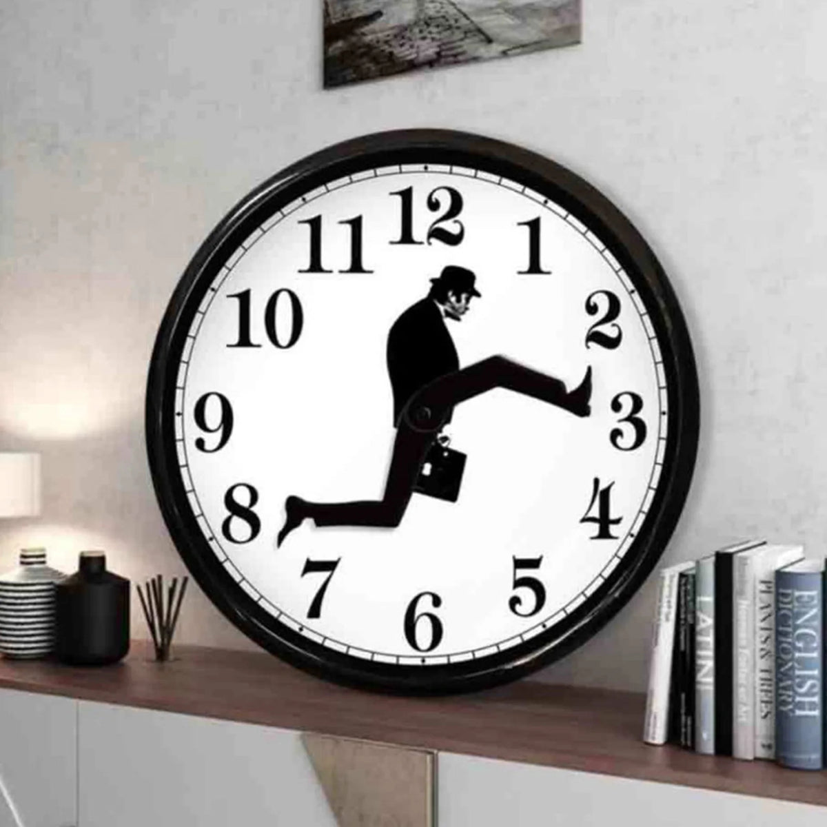 horloge murale moderne homme valise chiffres blanc noir minimaliste decoration facile