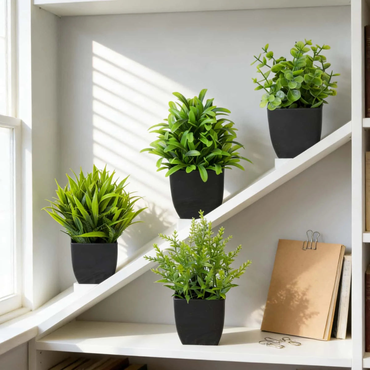 plantes artificielles eucalyptus vert feuilles fines pot noir décoration moderne intérieur salon chambre