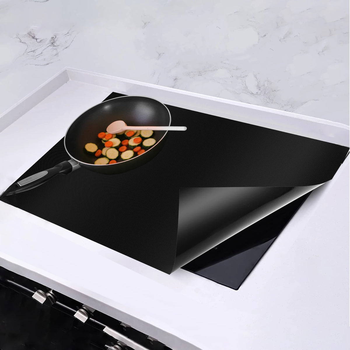 tapis cuisson silicone antidérapant protection moderne cuisine noire légèrement rugueuse respectueux environnement