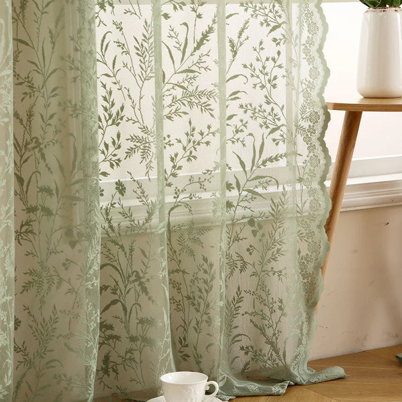 rideaux bohèmes floral vert pâle blanc dentelle chambre translucides vintage decoration intérieure