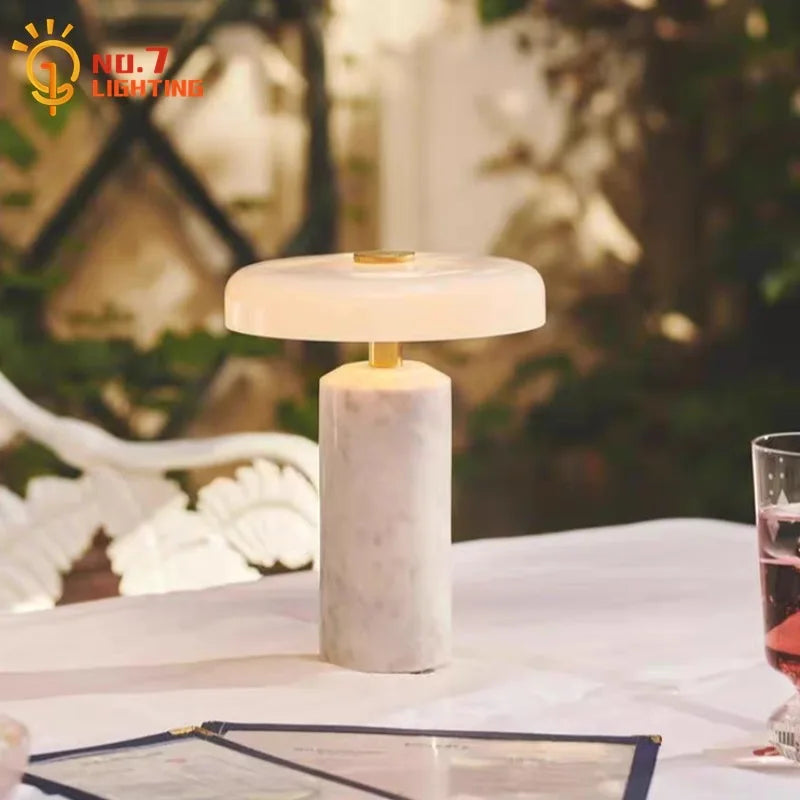 lampe table moderne led rechargeable blanc marron doré veines texture opale minimaliste