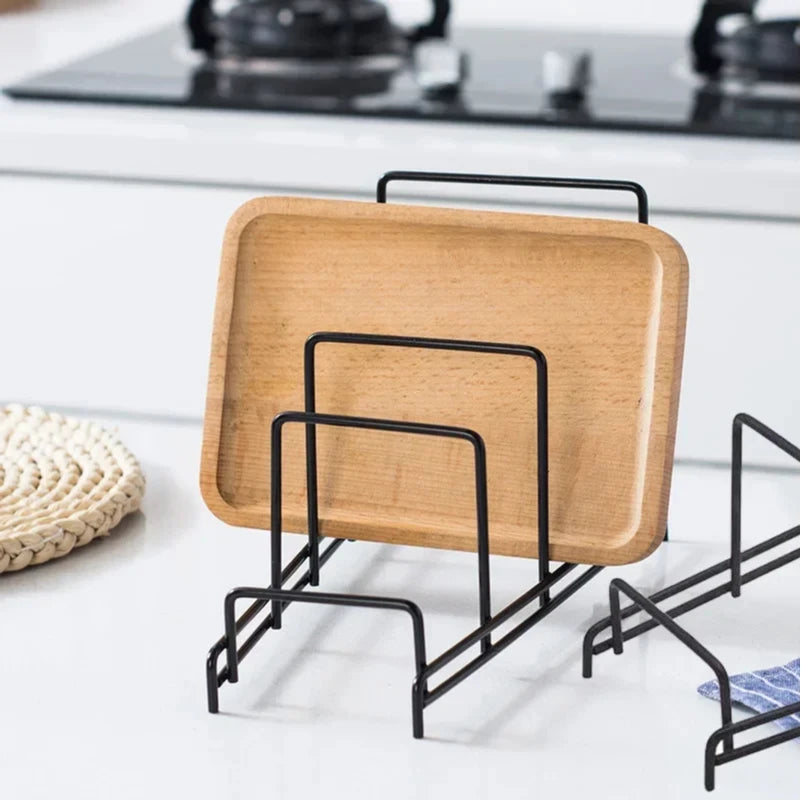 rangements couvercles planches découpe métal noir bois clair minimaliste modernes épurés transparents cuisine décoration