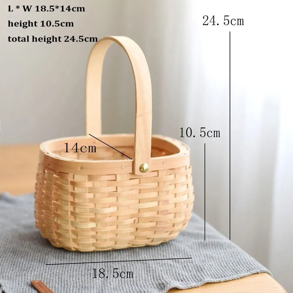 panier tressé bois naturel réutilisable traditionnel poignée anneaux métalliques rustique utilisation multiple fleuriers decoration