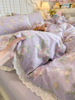 ensemble literie floral vintage housse couette taies d'oreiller fleurs roses vertes bordure dentelle blanc