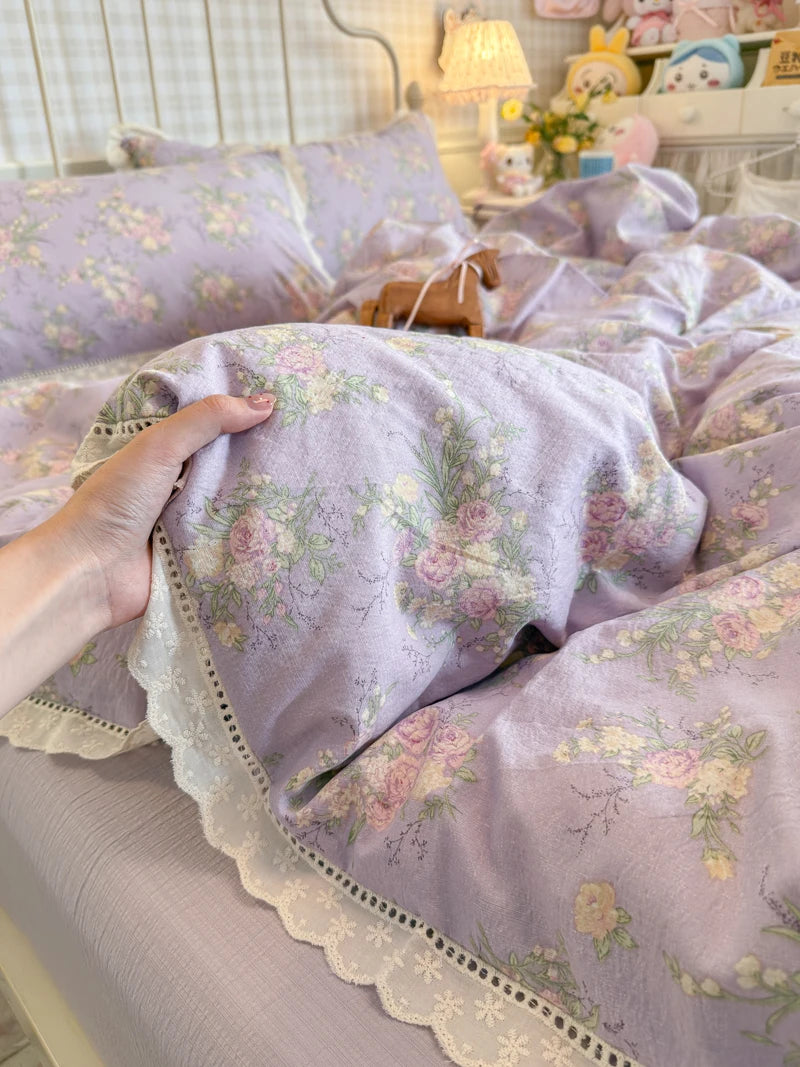 ensemble literie floral vintage housse couette taies d'oreiller fleurs roses vertes bordure dentelle blanc