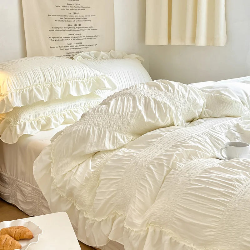 ensemble literie classique rayures horizontales blanc beige vert clair fronces volants romantique pièces