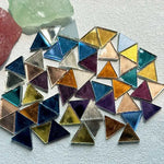 mosaïque triangles couleurs modernes noir doré bleu vert jaune violet carreaux opaques bricolage art