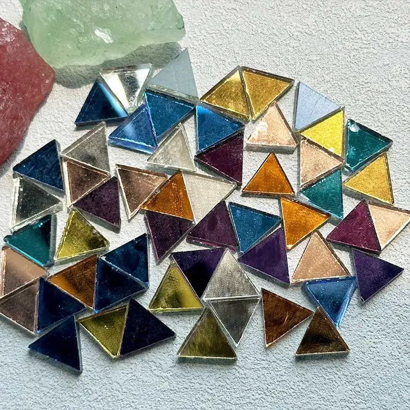 mosaïque triangles couleurs modernes noir doré bleu vert jaune violet carreaux opaques bricolage art