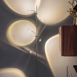 Détail de l'abat-jour arc-en-ciel du lampadaire design