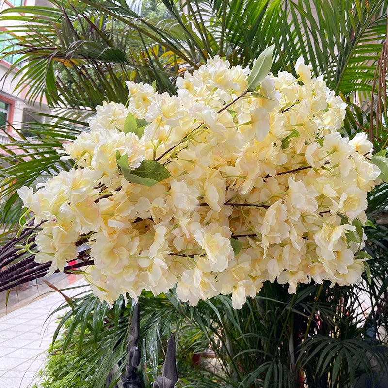 décoration intérieure branches fleurs artificielles cerises roses vertes mariage anniversaire