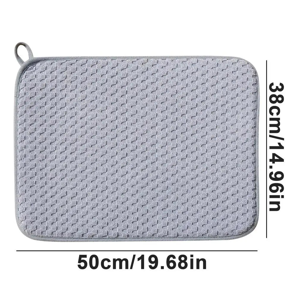 tapis cuisine gris clair texture géométrique moderne anneau suspension 60cm 45cm assiette cuillère gobelet