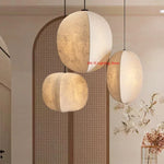 suspension lumineuse moderne minimaliste blanc beige texture toile opacité chaînes noires lumière neutre chaude