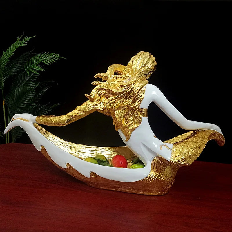 Sculpture decorative moderne femme corbeille fruits blanc or motif ondule 60cm haute