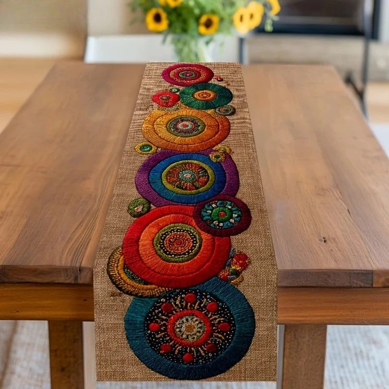 chinois bohème multicolore motifs circulaires brodés table bois clair saisonnière