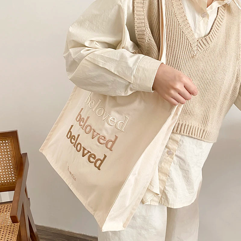sac main toile brodée beloved lettres décontracté poignées détachables couleur beige marron bleu clair