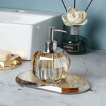 distributeur savon liquide bouteille lotion verre cristal transparent rayures horizontales moderne élégant respectueux environnement