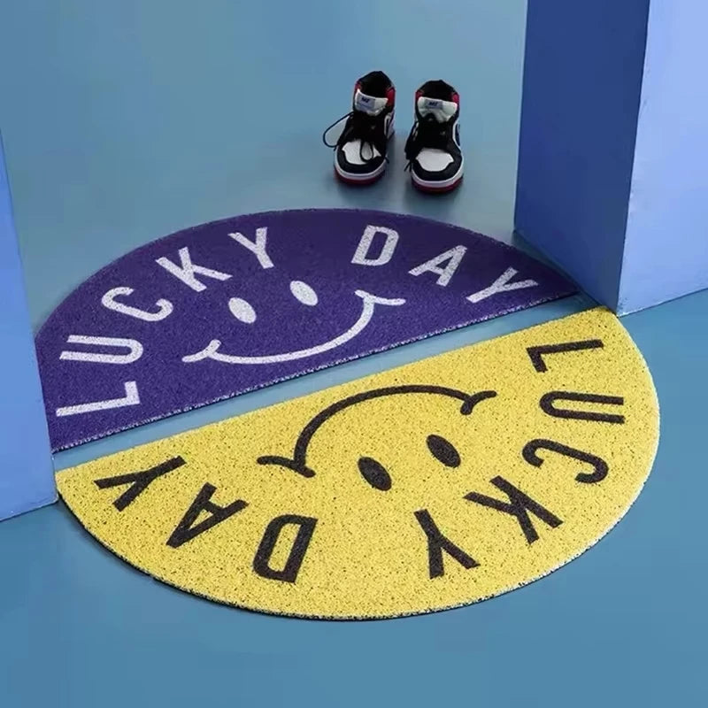 tapis moderne jaune violet gris imprimé smiley lucky day feet salon entrée imperméable
