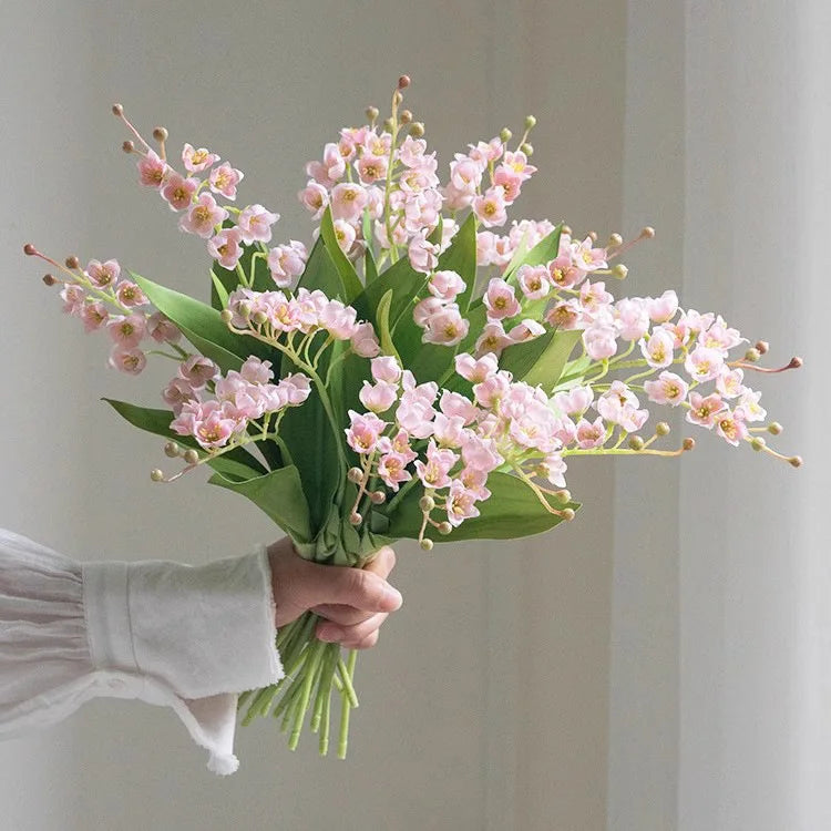 bouquet fleurs artificielles soie muguet rose blanche feuilles vertes décoration mariage anniversaireintérieur