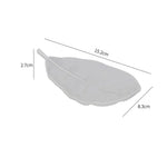 assiettes feuilles forme moderne minimaliste couleurs vert gris marron rouge blanc