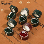 boîtes bijoux velours classiques couleurs vert noir bordeaux rose anneaux présentation boucles dorées