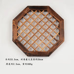 grille fenêtre traditionnelle marron foncé décoration murale classique règles horizontales verticales opacité décoration courtyard