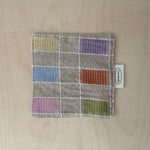 serviettes table marron gris noir bleu vert blanc carreaux points rayures flocons moderne rustique