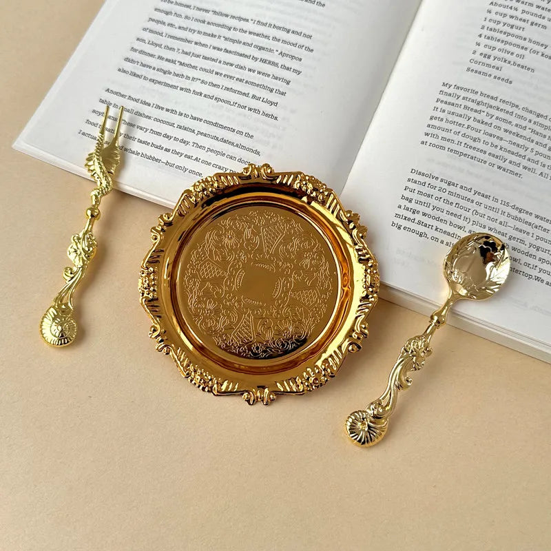 assiette thé émaillée motif floral or argent classique baroque