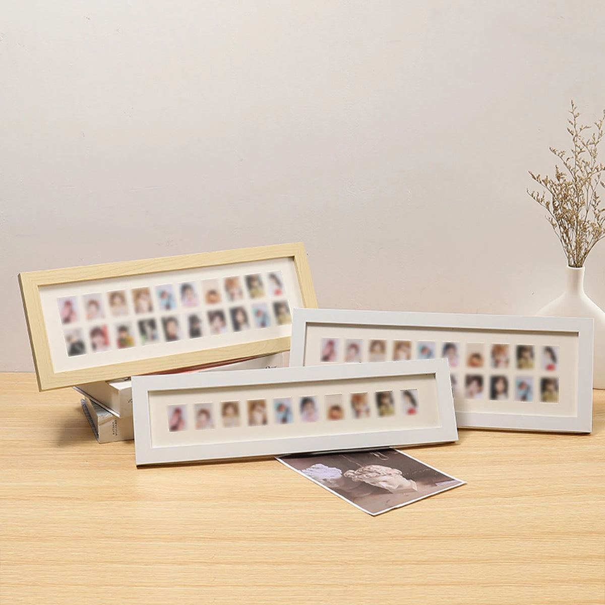 cadres photo standing rectangulaires blancs beiges minimalistes modernes transparents décoration maison portraits