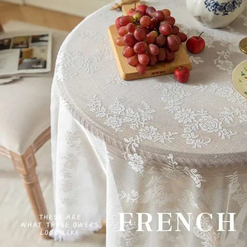 nappe table blanche dentelle broderie florale classique mariage fête banquet décorative