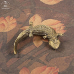 statuette axolotl dorée artisanale decorative pot céramique socle bois pesante unique collectionnement