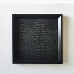 cadre mural moderne effet peau crocodile noir sans fixation 35cm 35cm