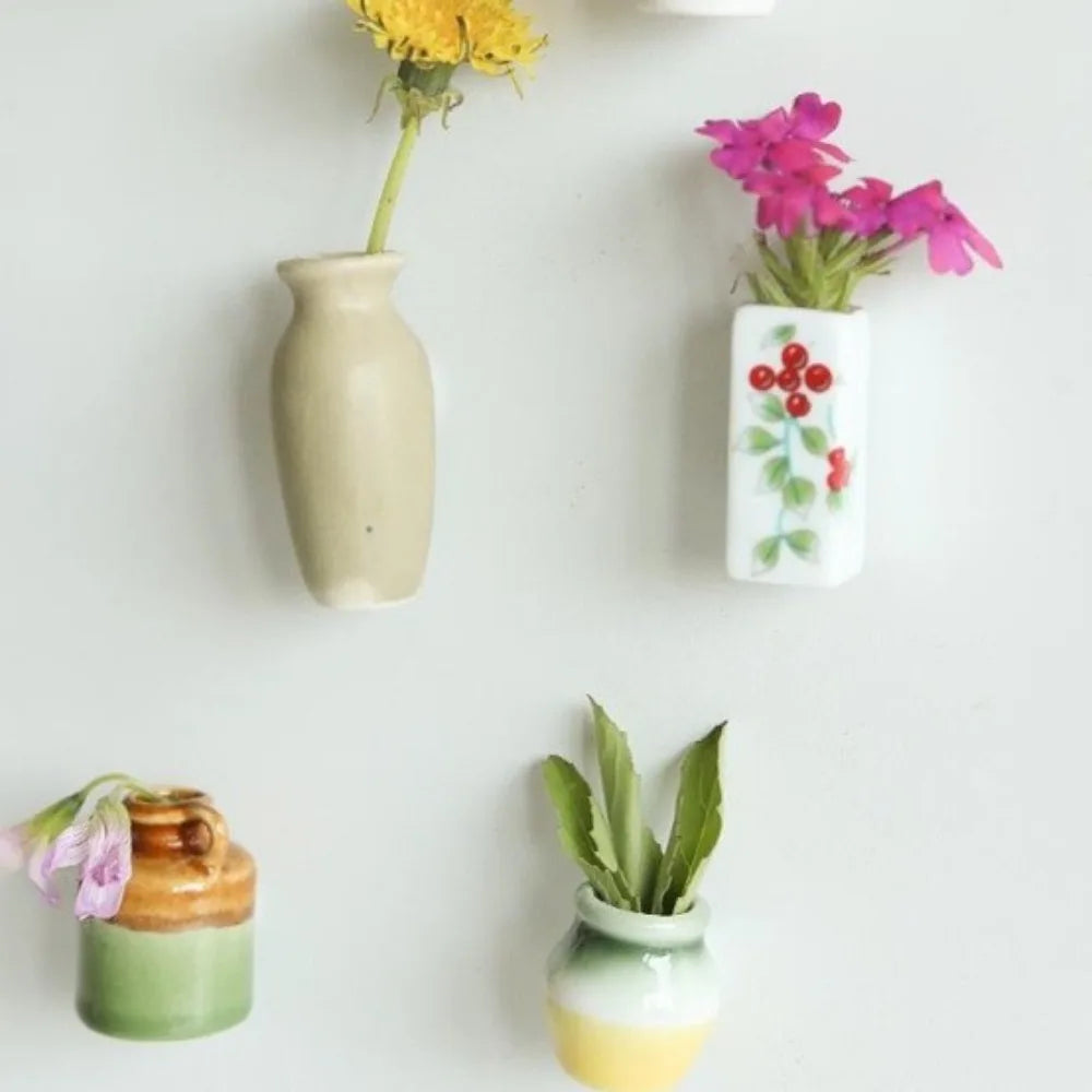 aimants réfrigérateur vases miniatures motifs floraux couleurs variées vintage minimaliste